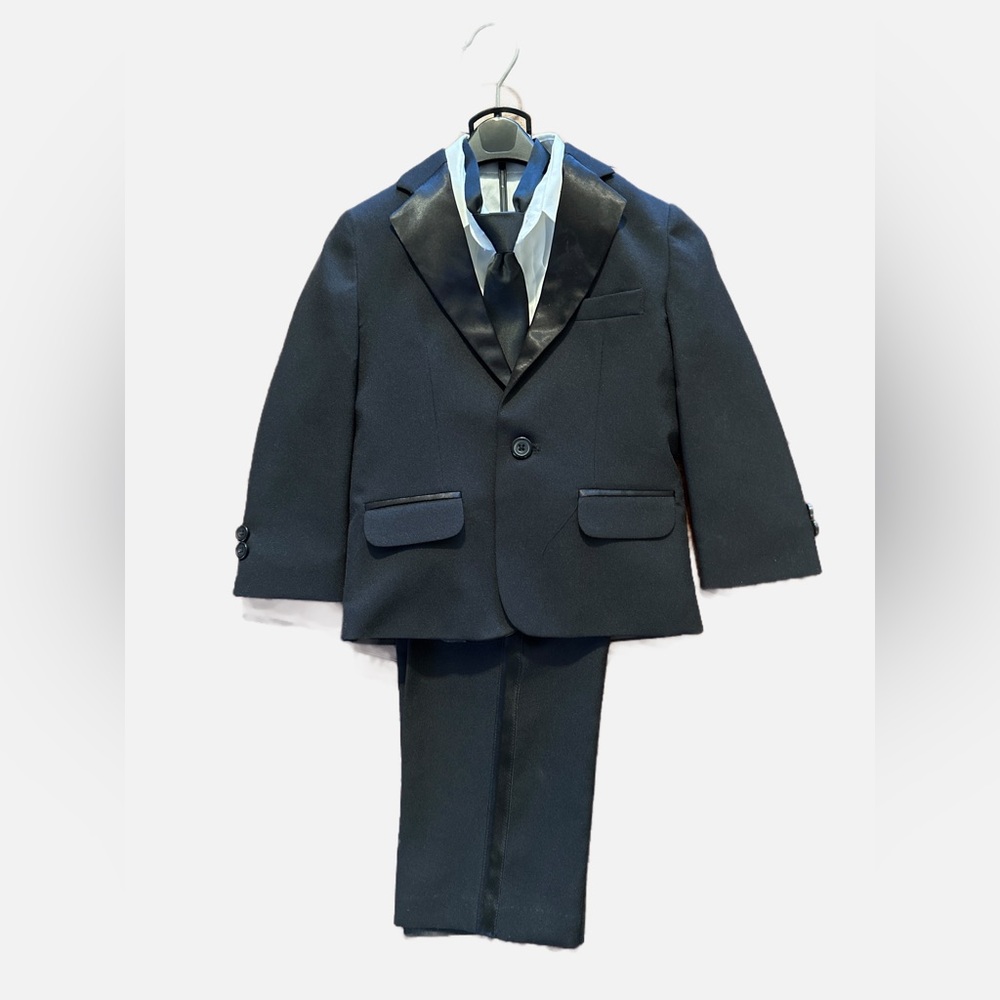 Tuxedo Suit Set
NAUTICA
